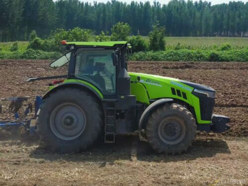 WHEELED TRACTOR photo review